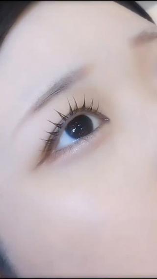 自まつげを活かしてくるんとしっかりあげるまつげパーマです 