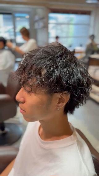ショート パーマ メンズ 三宅 亨表のヘアスタイル
