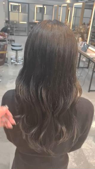 ハイダメージ毛を赤みのないグレーブラック