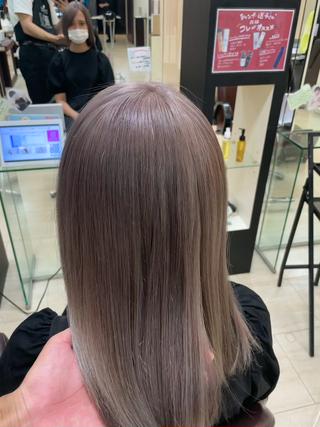 ハイミルクティーグレージュ

ブリーチ二回でできますよ
極限のダメージレスあじわいませんか？ 