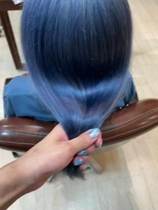 オーシャンブルー

ブリーチ二回しています！

ブリーチしてこの艶を出せる人は少ないですよ！ 