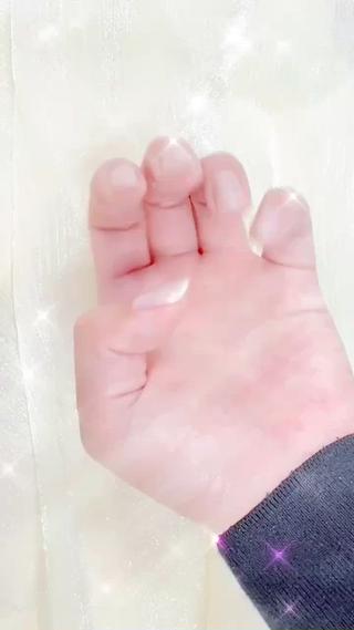 オフィスネイルのイメージで
1色で色々な色味を演出してくれる
カラーで仕上げました♡
角度によってピンクや白、シルバー等
様々な色で楽しませてくれるカラーで
可愛い〜が止まりませんでした♪