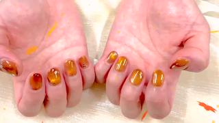 オレンジや黄色が好きなお客様
ちょうど秋っぽい黄色マグネット入荷しましたので
早速させていただきました!
おまかせで任せて頂いたので
少しラメを足してワンポイントとして
映えるお爪にしてみました!
今後も黄色マグネットに合う紅葉等も付けていきますので
ぜひチェックお願いします