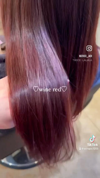 【柔らかカラー】
Wine red
【menu】→イルミナカラー＋艶々トリートメント
ブリーチなしでも高発色
根元と毛先でカラー剤を変えて、新生毛をトーンアップしつつ、毛先と統一させました 