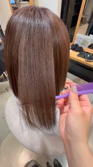 ご来店時にシャンプー診断をしてお客様一人一人にあったシャンプーを使用します
ヘッドスパで疲れをしっかりとって癒やすことで髪も気持ちもスッキリできます
今回はサラサラな感じに仕上げてみました
火照った夏、頭からひんやりリフレッシュしてみませんか？
 