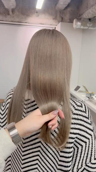 ミディアム カラー sio.nail&eyebrow salon shimokitazawa2号店所属・nailist mana𖤐´-のネイルデザイン