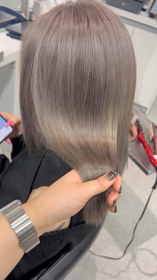 ミディアム カラー sio.nail&eyebrow salon shimokitazawa2号店所属・nailist mana𖤐´-のネイルデザイン