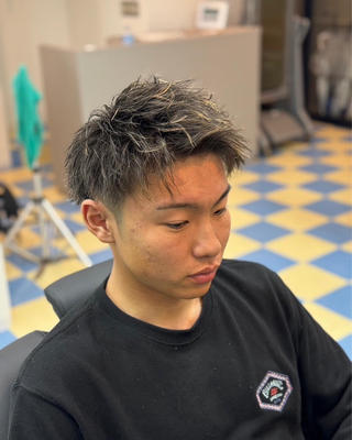 カット+パーマ
お客様の雰囲気に合わせたカットスタイルとパーマです！
カウセリングをしっかりとし、どんな方でもご希望と雰囲気に合わせた施術を行います！！ 