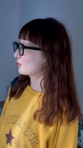 セミロング 岡田 知佳のヘアスタイル