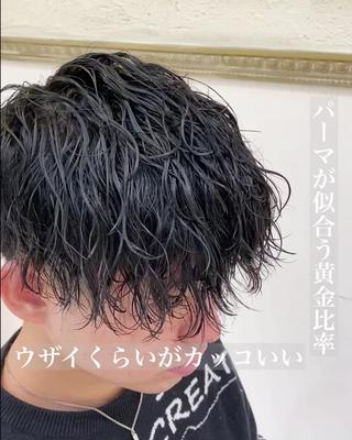 パーマ メンズ 三ノ宮フェザーパーマ 蕃本 啓利のヘアスタイル