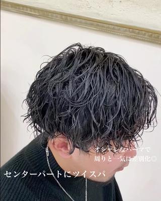 パーマ メンズ 三ノ宮フェザーパーマ 蕃本 啓利のヘアスタイル