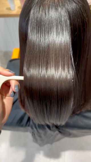 セミロング カラー 髪質改善 イオリのヘアスタイル