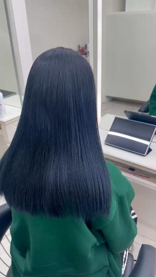 ブリーチ＋オンカラーで仕上げるディープブルーカラー
暗い色にしたいけど青みがとっても欲しい！
そう言う方にとってもおすすめのカラーとなっております！
現在縮毛矯正モデル様、ブリーチモデル様を募集しております！モデル様価格のため、たくさんのご予約お待ちしております 