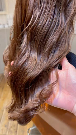 ハイライト履歴のある髪にデジタルパーマ️
薬剤知識を生かし、更に低温でかけることによりダメージレスで持ちのいいパーマに

※最善を尽くしますが履歴によってはお断りさせて頂く場合がございます

コテで巻くより可愛い#コテ巻き風デジタルパーマ
ネジって乾かすだけの楽ちんスタイリング

○巻いてもすぐ取れちゃう
○朝巻くのが大変な方
○楽にスタイリングしたい
そんな方にオススメです 