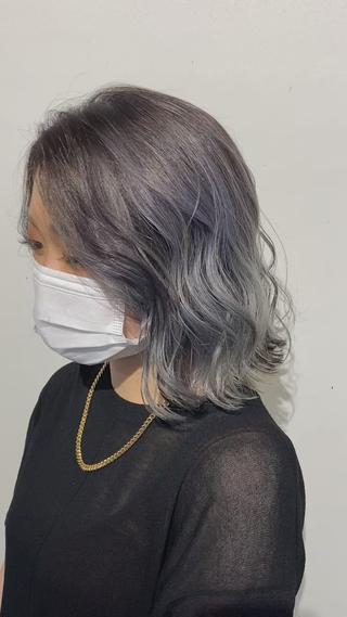 艶艶のシルバーアッシュ透明感艶感を両方手に入れられること間違いなしです
ブリーチ必須のカラーリングになります!
ダメージレスダブルケアブリーチで優しく明るくし艶のあるカラーリングに仕上げていきます
¥11500〜のメニューとなります!
明るさ 色味の濃さなどはカウンセリングで一緒に決めていきましょう