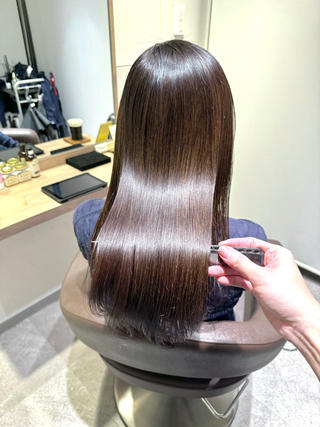 セミロング SIL.調布所属・髪質改善専門店 縮毛矯正安阪のヘアスタイル