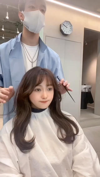 セミロング カラー 普通の美容室じゃない ⁉️/若林のヘアスタイル