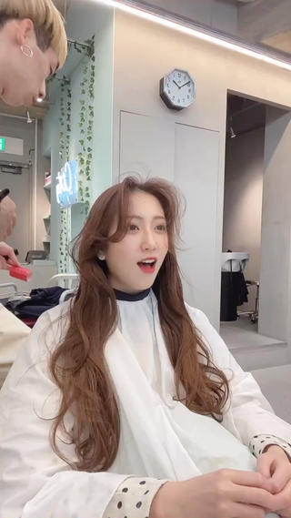 ロング カラー 普通の美容室じゃない ⁉️/若林のヘアスタイル