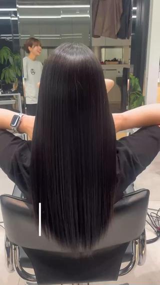 アイロンいらずのサラ艶ヘア
髪質改善で“本当の美髪”
内側から補修するから、仕上がりが自然で長持ち。
触って実感する“本物の美髪”を体験してみてください

銀座駅徒歩1分

髪の毛ツヤツヤ、さらさらにしたい方、是非お待ちしております！ 