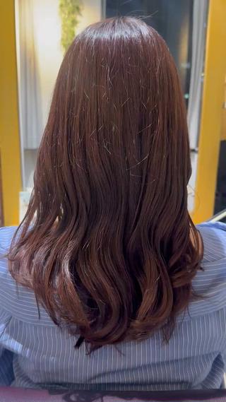 深みのあるチョコレートブラウンで、上品なツヤ感をプラス
落ち着いた色味で大人っぽく、やわらかい印象に仕上がります