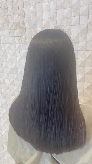 カウンセリングでアルカリストレートの履歴が
あったので同じアルカリでさせて頂きました

サラサラになりました

とっても綺麗になって嬉しいです

 