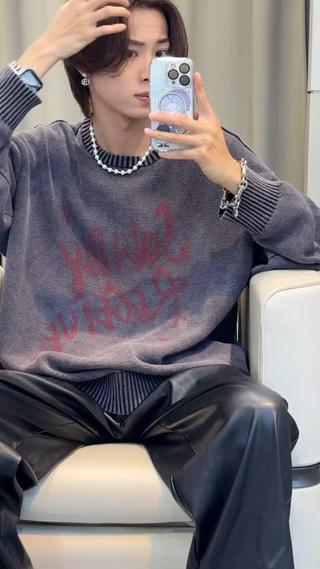 ブリーチ1回 ベージュブラウン
染めたてはこれくらい深くなりますが、色落ちして透け感が出てくるベージュ系カラー!
初ブリーチの方にオススメ!