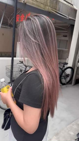 ロング _White広島所属・バレイヤージュ 隅中秀弥のヘアスタイル