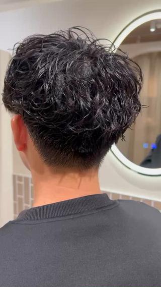 スパイラルパーマ
これからの時期パーマ人気です^_−☆
#メンズカット#メンズパーマ#大阪京橋メンズ
#大阪京橋メンズカット#大阪京橋パーマ