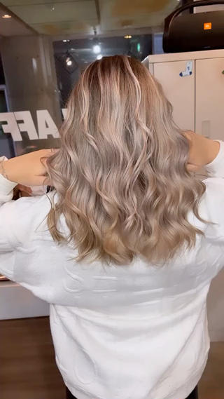 ロング カラー 難波ブリーチカラー 伊藤洋輝のヘアスタイル