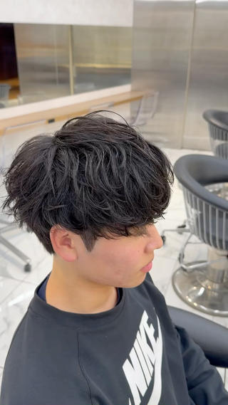 緩めシャドウパーマ

【渋谷/メンズ/メンズパーマ/フェザーパーマ/フェザーショート/シャドウパーマ/ルーズパーマ/波巻きパーマ/ニュアンスパーマ/カルマパーマ/毛流れパーマ/スパイキーショート/スペインカール/縮毛矯正/大人ヘア】 