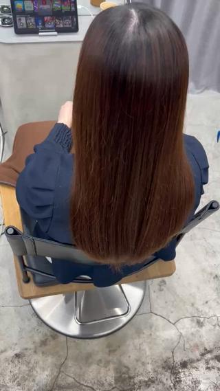 【髪質改善ストレート】
湿気に負けないうるうるツヤツヤな質感を体感してください！ 