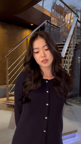 髪質改善トリートメントカラー
自然にツヤ感colorはblue-black
髪質改善のあとは巻き髪にも仕上げられますお出かけ前など是非可愛く美しくさせてください!!!