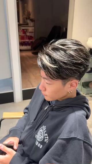 メンズカット メンズカラー ヘアカラー カットカラー ハイライト ハイライトカラー ホワイトハイライト ホワイトカラー センターパート ニュアンスセンターパート