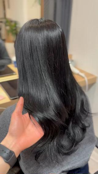 ブルーブラック
韓国ヘア/韓国巻き/ブルーブラック/顔周りカット/艶髪
中華ヘア/ベージュ/アッシュ