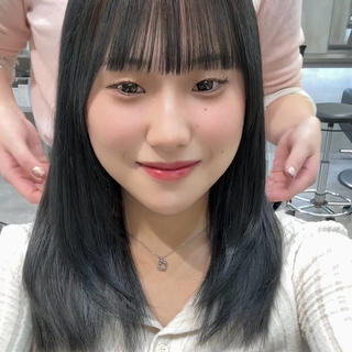 レイヤーカット*･
髪の毛を伸ばし途中でも雰囲気を変えられるレイヤーカットは幅広い世代に人気です

骨格や、髪の毛のくせに合わせたカット、質感を提供します
是非一度お任せ下さい️⸝⸝꙳ 