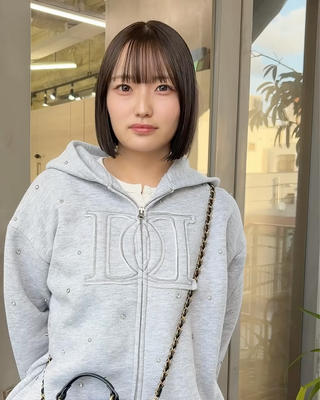 季節問わず人気のオリーブカラー
光に当たると透ける透明感のあるカラー是非1度お任せ下さい️ 