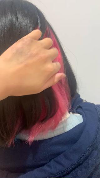 最近流行りのツートンカラー
左右反対色なのが可愛いです︎