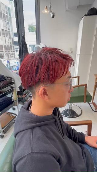 メンズのショートスタイルです！
カラーはレッド系にしてみました！ 