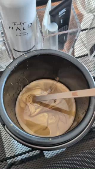 世界一安全なワックスでキレイに。
毛抜きでは抜けない産毛まで処理できる。
お肌に透明感がでます！ 