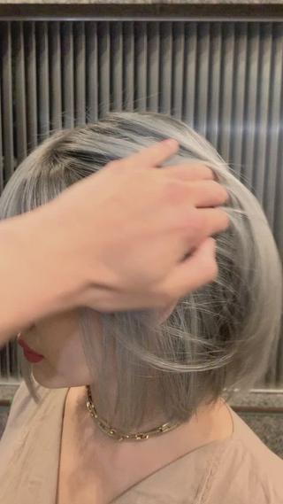 ホワイトブリーチで赤味のないグレージュに 