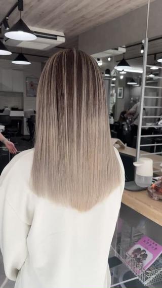 セミロング REDEAL SHIBUYA所属・maya/レイヤー カット/ミインパーマのヘアスタイル