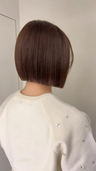 JIL BIAN 表参道店の永坂柚奈です︎
投稿を見に来てくださりありがとうございます

こだわりたっぷりのカットで扱いやすく、毎日が可愛くなるボブを作っています

お客様の髪質に合わせた柔らかく透明感のあるベージュカラーがこだわりです

ブリーチなしWカラー 7000円〜
カットカラー3000円〜

DMまたはminimoにてご予約受け付けてます！

来てくださったお客様一人一人に合わせた施術をさせていただきます是非一度お任せください

店舗住所↓
東京都港区南青山6-8-8
・表参道駅B1出口より徒歩13分 
