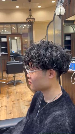 自然な動きが出るシャドウパーマ
パーマしたいけど強めでチリついたやつはしたくない方や自然な動きを出したい方にオススメです︎