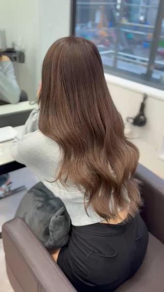 セミロング 韓国風レイヤーカット 艶カラー🫧菊池のヘアスタイル