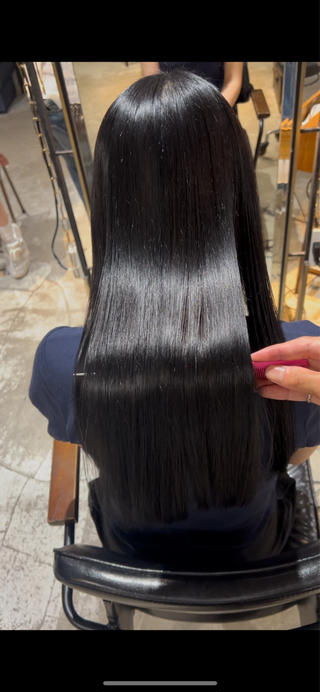 ロングヘアを扱いやすく縮毛矯正して透明感のある暗めカラー

#縮毛矯正#ストレートヘア#艶髪#サラサラヘア#美髪ケア
#ヘアサロン#ヘアスタイル#ヘアチェンジ#艶ストレート#黒髪ストレート#ナチュラルストレート#天使の輪#ツヤ感重視#さらさらロング#原宿美容室 