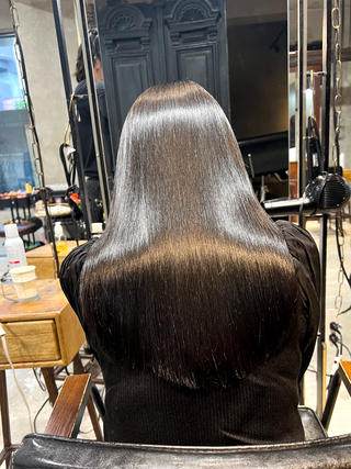 ロングヘアを扱いやすく縮毛矯正しね透明感のある暗めカラー

#縮毛矯正#ストレートヘア#艶髪#サラサラヘア#美髪ケア
#ヘアサロン#ヘアスタイル#ヘアチェンジ#艶ストレート#黒髪ストレート#ナチュラルストレート#天使の輪#ツヤ感重視#さらさらロング#原宿美容室 