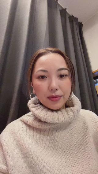 施術者の眉毛も綺麗じゃなきゃ説得力ないですよね！
サロンで間近で見てくださいね！
メイクのやり方もレクチャーします！ 