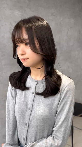 ブリーチ無しのダークグレージュ◎
クビれる顔周りカットで韓国ヘアに 