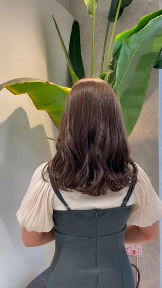 セミロング カラー Kiona所属・八木 恵のヘアスタイル