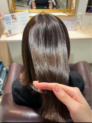縮毛矯正+カット
ツヤツヤぱつっとカット
 